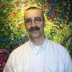 Bertrand Tremblay devant une de ses oeuvres à la galerie Iris en 2001, photo © Bertrand Tremblay et galerie Iris, 2001